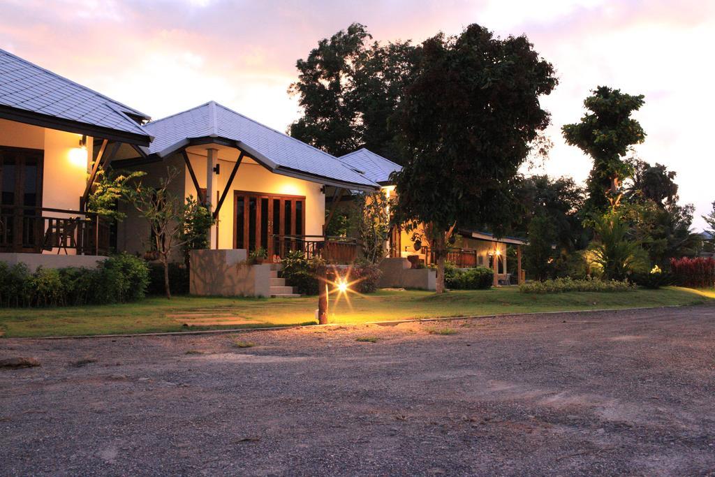 Saphli Villa Chumphon Esterno foto